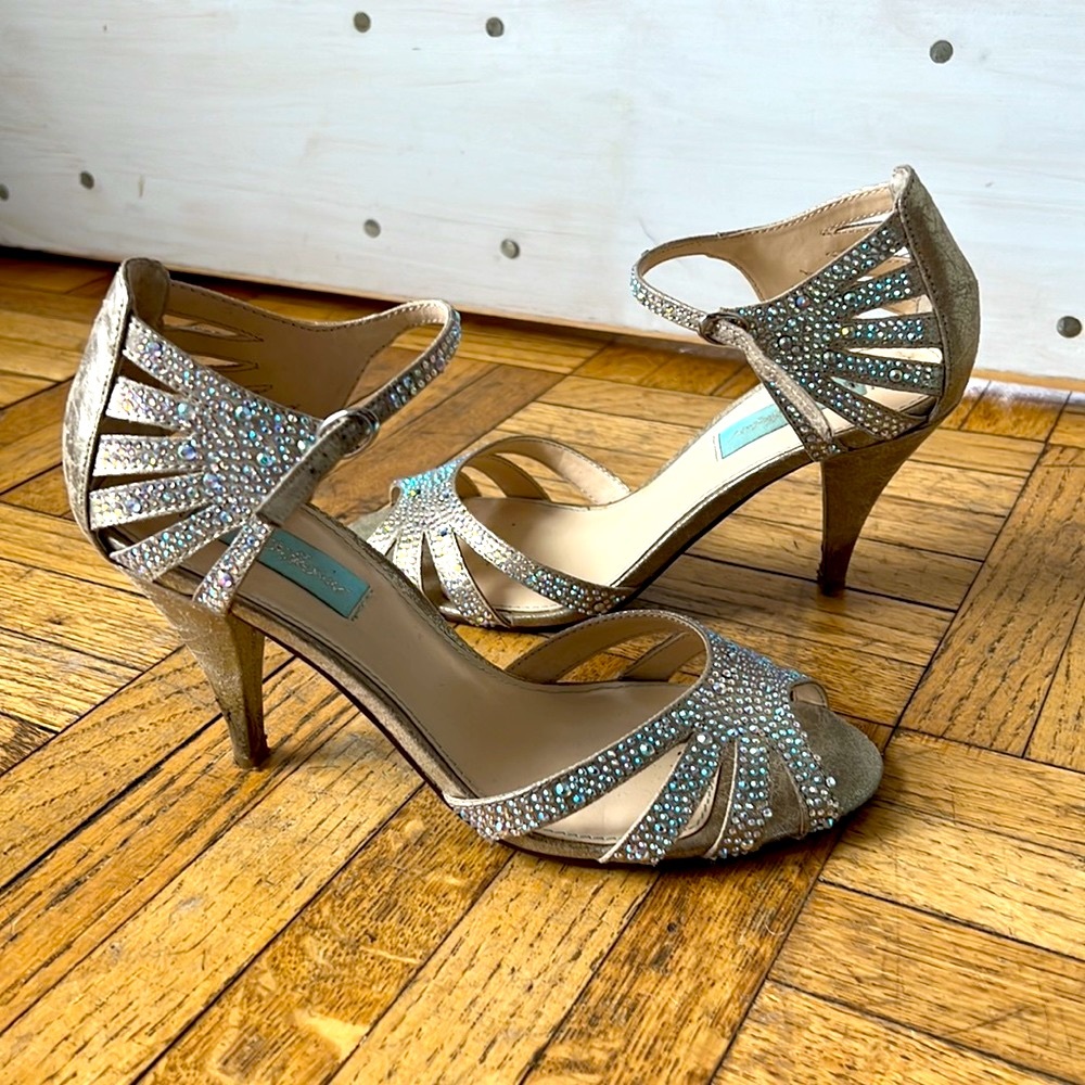 Betsy Johnson SB Sweet Champ Fab Open Toe Heels